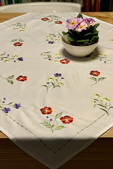 Tovaglia ricamata FIORI IN UN QUADRATO