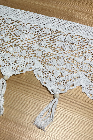 Tenda in vetro colorato rifinita, pizzo all'uncinetto beige
