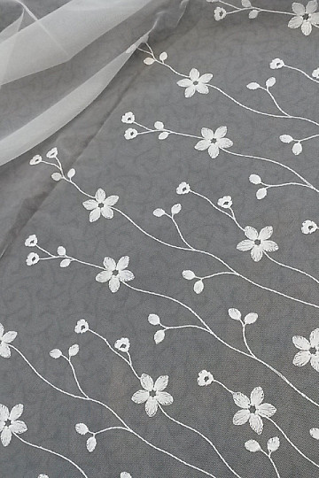 Tenda di lusso ricamata GERSTER 11666 fiori bianchi
