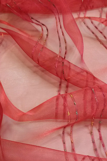 Tenda in voile rosso con righe