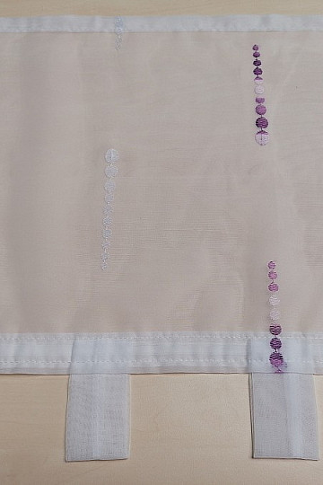 Tenda ricamata per una vetrata - perline viola