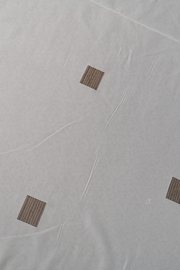 Tenda in voile a quadretti marroni