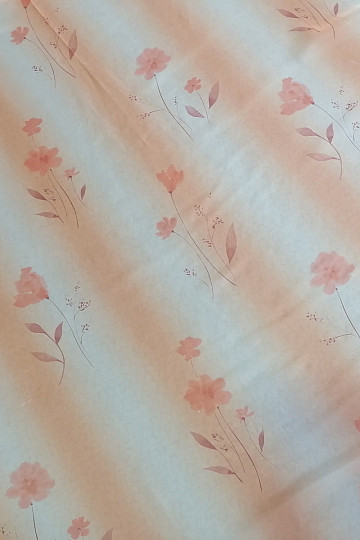 Tenda arancione con fiori