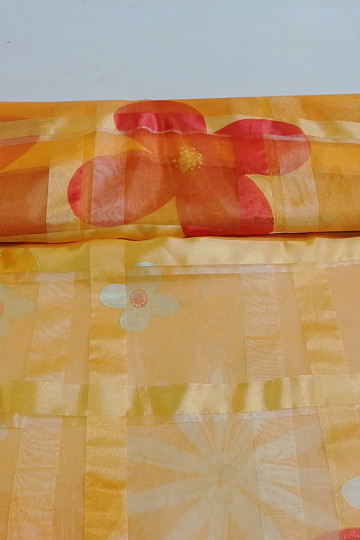 Tenda arancione con fiori