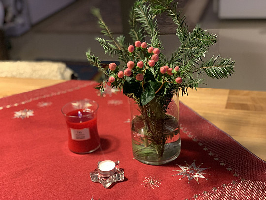 Tovaglia natalizia ricamata rosso scuro 1