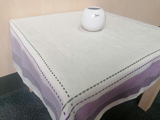 Tovaglie e scialli verde porpora con cuciture verdi