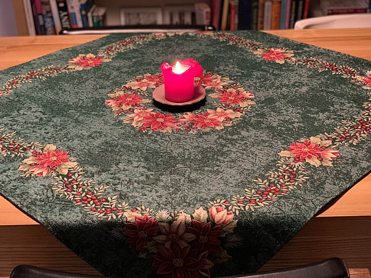 Tovaglie e sciarpe in tappezzeria natalizia CORONA DI NATALE CON AGRIFOGLIO ROSA VERDE