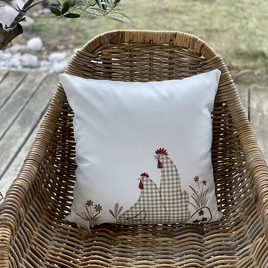 Copertina pasquale ricamata a quadretti HENS
