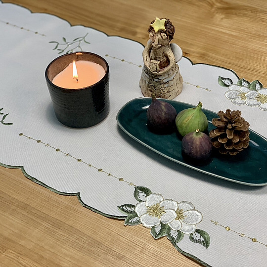 Tovaglia ricamata CANDELE BIANCHE