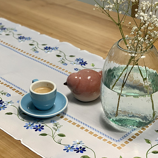 Tovaglia e sciarpa ricamate FIORI DIMENTICATI