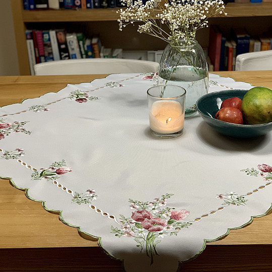 Tovaglia e sciarpa ricamate BOUQUET CON TULIPANI