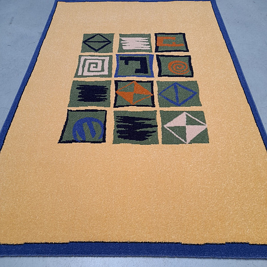 Tappeto moderno con motivo geometrico