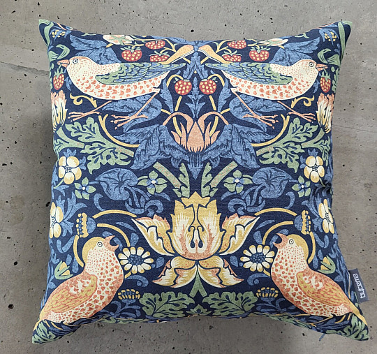 Federa decorativa con uccelli e fragole
