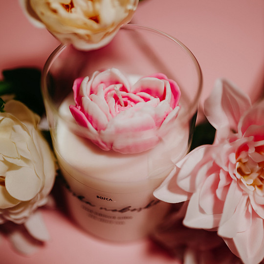 Candela profumata ai fiori HEAVENLY LOVE con coperchio