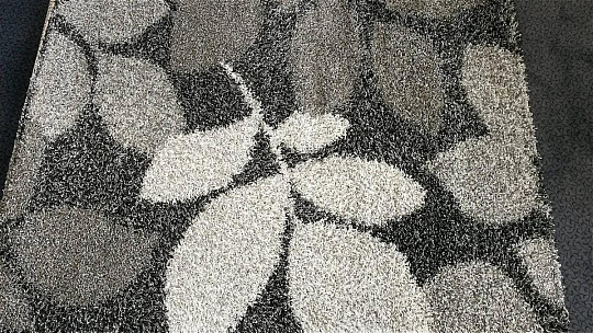 Tappeto in pezzi SHAGGY EXTRA foglie grigie