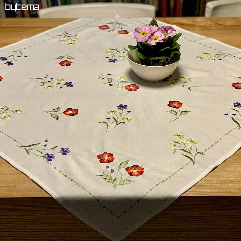 Tovaglia ricamata FIORI IN UN QUADRATO
