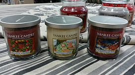 YANKEE CANDLE Candele natalizie ora in vendita.