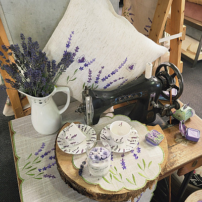 Un mondo di lavanda ricco di profumo ed eleganza.