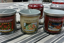 YANKEE CANDLE Candele natalizie ora in vendita.