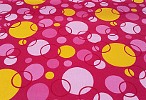 Tappeto rosa con cerchi