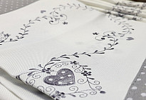 Coperte e tovaglie ricamate in stile country
