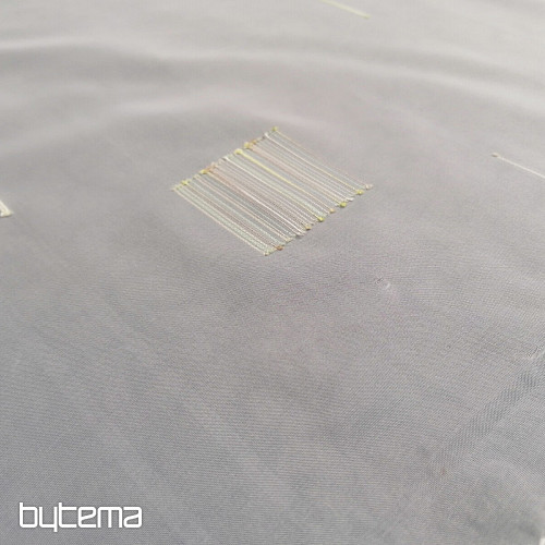 Tenda in voile bianco con ricami verde-beige