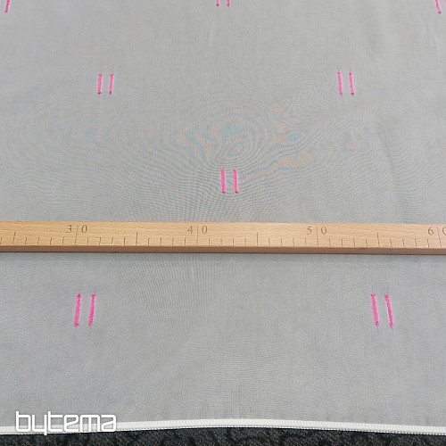 Tenda in voile crema chiaro con linee cucite rosa