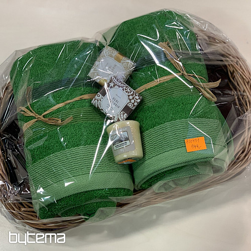 Set regalo di asciugamani in vassoio di vimini avvolto nel cellophane - verde
