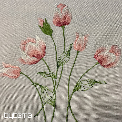 Tovaglia ricamata e TULIPANI ovali ricamati