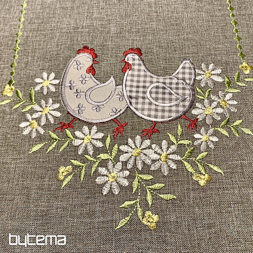 Tovaglia e sciarpa pasquale ricamata GALLINA E FIORI grigio