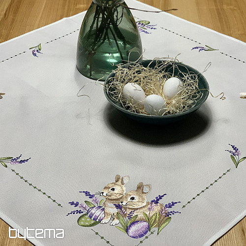 Tovaglia ricamata CONIGLIETTO PASQUALE con lavanda