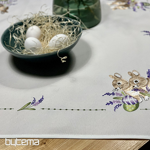 Tovaglia ricamata CONIGLIETTO PASQUALE con lavanda