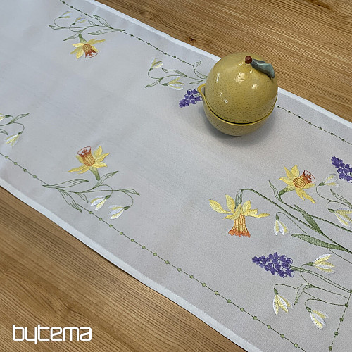 Tovaglia e sciarpa ricamate NARCISI E FIGLIA DI NEVE