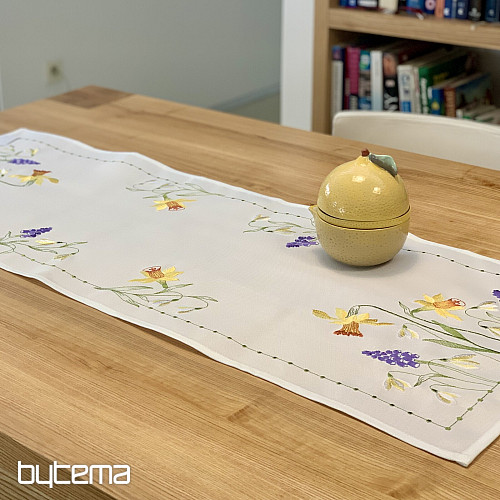 Tovaglia e sciarpa ricamate NARCISI E FIGLIA DI NEVE