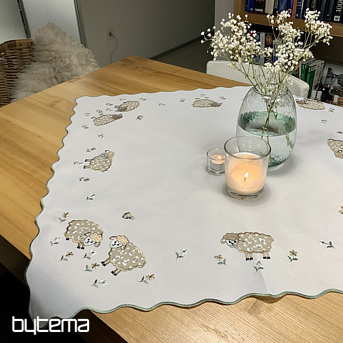 Tovaglia e sciarpa ricamate AGNELLI PASQUALI