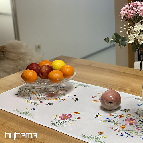 Tovaglia e sciarpa ricamate Prato e api