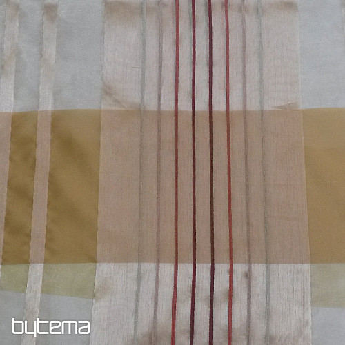Tenda: una combinazione di voile e organza con strisce di ciniglia