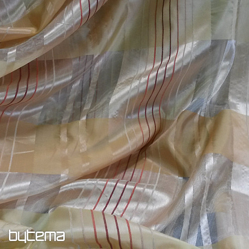 Tenda: una combinazione di voile e organza con strisce di ciniglia