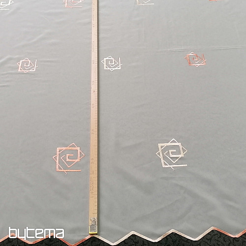 Tenda in voile crema con ricamo color salmone